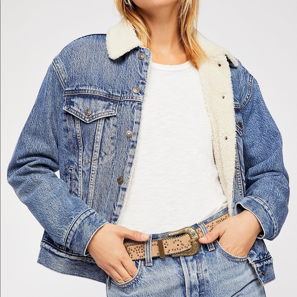LEVIS Ex Bf Sherpa Jacket- size small